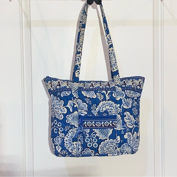 Vtg Vera Bradley Quilted Tote, Zipper Top, Retired Blue Lagoon Pattern, GUC - Picture 1 of 10